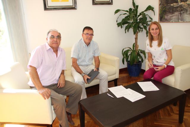 El Ayuntamiento de Alhama y Cruz Roja renuevan su convenio para la gestin de ayudas, Foto 2