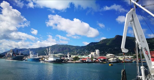 Agentes de seguridad en atuneros abandonados a su suerte - 1, Foto 1
