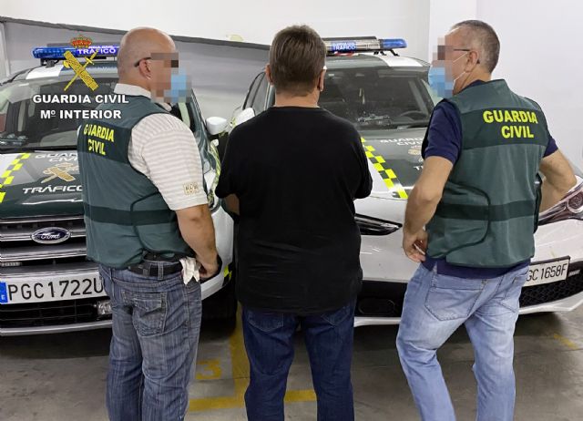 La Guardia Civil investiga a dos personas por suplantación de identidad en el examen teórico de recuperación del permiso de conducir - 1, Foto 1