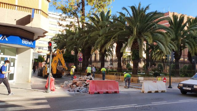La Policía Local de Lorca establece cortes de tráfico, este jueves y viernes, en las calles Floridablanca y acceso a Álamo por Lope Gisbert para el arreglo de los pasos de peatones - 1, Foto 1