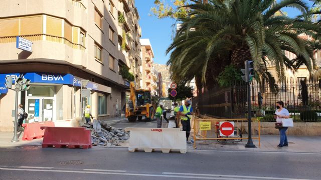 La Policía Local de Lorca establece cortes de tráfico, este jueves y viernes, en las calles Floridablanca y acceso a Álamo por Lope Gisbert para el arreglo de los pasos de peatones - 2, Foto 2