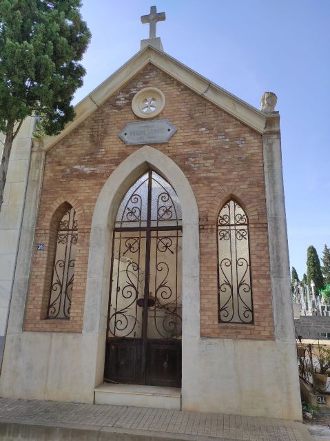 Huermur denuncia que el Ayuntamiento pretende derribar panteones centenarios, monolitos funerarios y rejerías decimonónicas en el Cementerio de Jesús - 2, Foto 2
