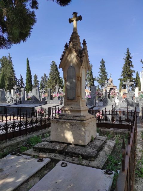 Huermur denuncia que el Ayuntamiento pretende derribar panteones centenarios, monolitos funerarios y rejerías decimonónicas en el Cementerio de Jesús - 3, Foto 3