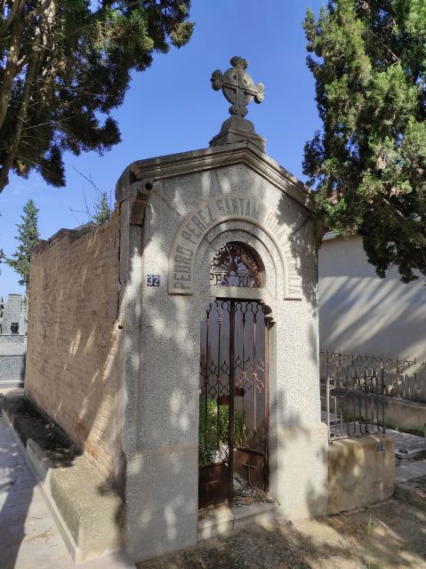 Huermur denuncia que el Ayuntamiento pretende derribar panteones centenarios, monolitos funerarios y rejerías decimonónicas en el Cementerio de Jesús - 5, Foto 5