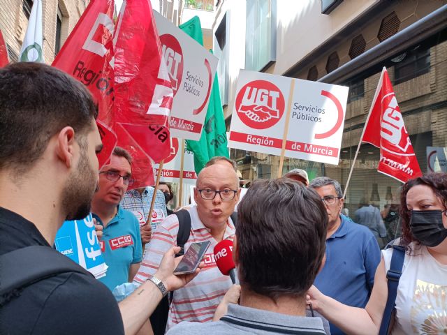 CCOO, UGT Y CSIF exigimos la recuperación de los 85 puestos cesados en el Servicio de Empleo y Formación (SEF) de Murcia - 1, Foto 1