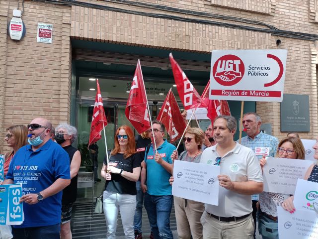 CCOO, UGT Y CSIF exigimos la recuperación de los 85 puestos cesados en el Servicio de Empleo y Formación (SEF) de Murcia - 2, Foto 2