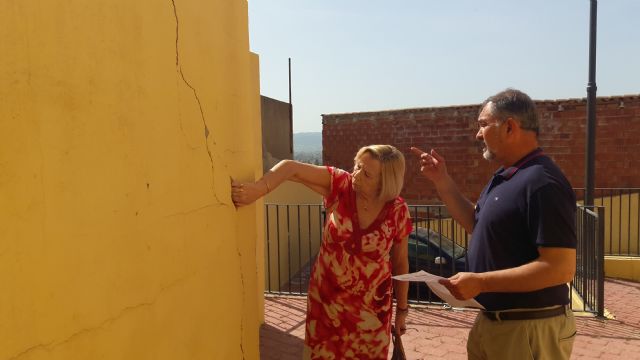 El PP exige una evaluación técnica inmediata del alcance de los daños provocados por las obras del vial en viviendas del barrio de San Pedro: repiten los mismos errores que con las explosiones del túnel - 1, Foto 1