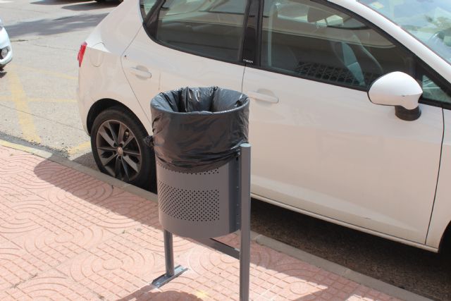 El Ayuntamiento de Puerto Lumbreras instala 50 papeleras nuevas en el municipio - 3, Foto 3