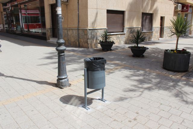El Ayuntamiento de Puerto Lumbreras instala 50 papeleras nuevas en el municipio - 5, Foto 5