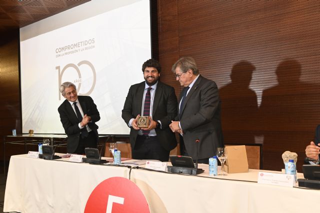 López Miras acompaña al Colegio de Economistas en el acto por su centenario - 2, Foto 2