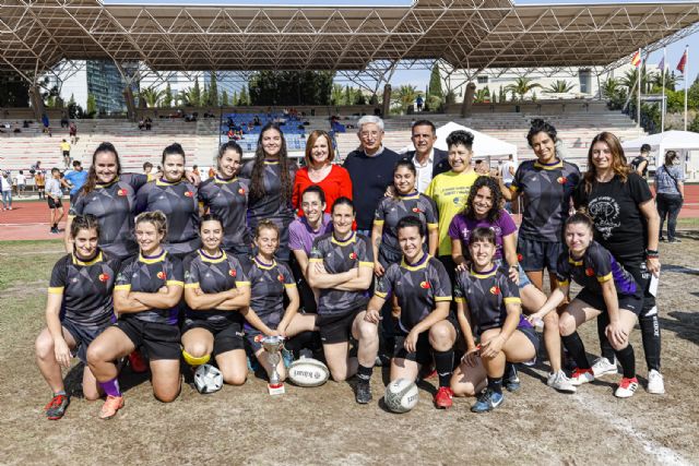 Isabel Franco realiza el saque de honor del VI Torneo de Rugby Femenino de CUDER Murcia a beneficio de la AECC - 1, Foto 1