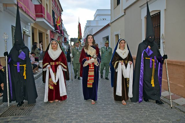 Sevilla . La Hermandad de la Soledad, reflejo de la Pasión y la Esperanza en el corazón del Viernes Santo de Alcalá del Río - 1, Foto 1