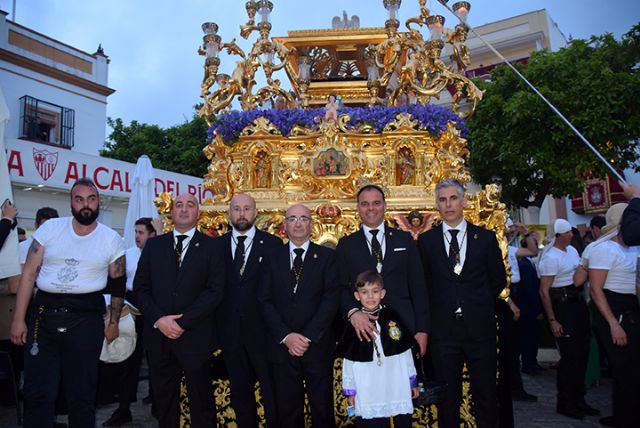 Sevilla . La Hermandad de la Soledad, reflejo de la Pasión y la Esperanza en el corazón del Viernes Santo de Alcalá del Río - 3, Foto 3