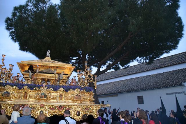 Sevilla . La Hermandad de la Soledad, reflejo de la Pasión y la Esperanza en el corazón del Viernes Santo de Alcalá del Río - 4, Foto 4