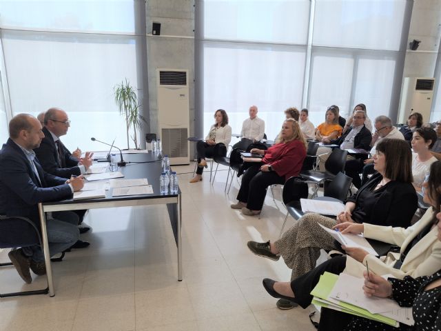 Las medidas puestas en marcha por el Gobierno regional contribuyen a reducir en casi un punto el absentismo entre el alumnado - 2, Foto 2