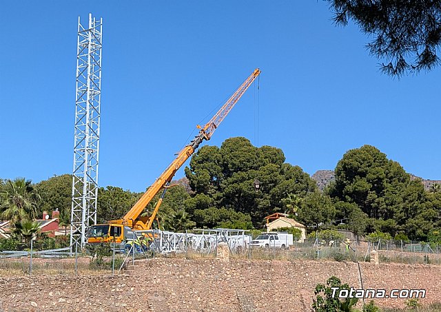 Vecinos de La Charca convocan una concentración pacífica contra la instalación de una antena de telefonía móvil, Foto 1