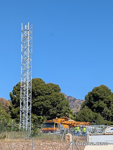 Vecinos de La Charca convocan una concentración pacífica contra la instalación de una antena de telefonía móvil, Foto 4