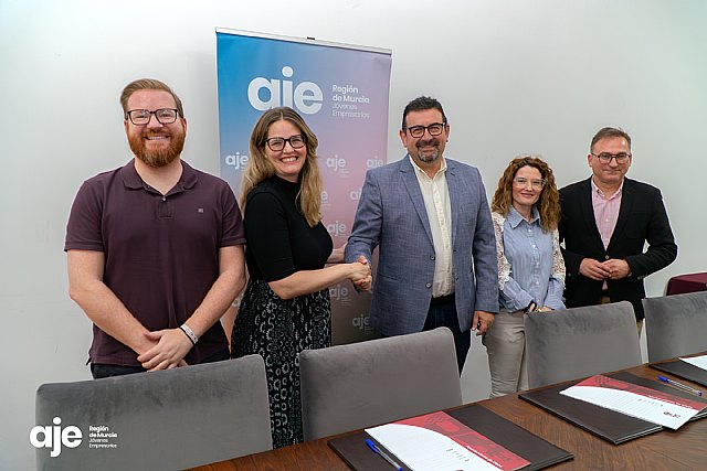 Firma de convenio entre AJE y el Ayuntamiento de Cieza - 1, Foto 1