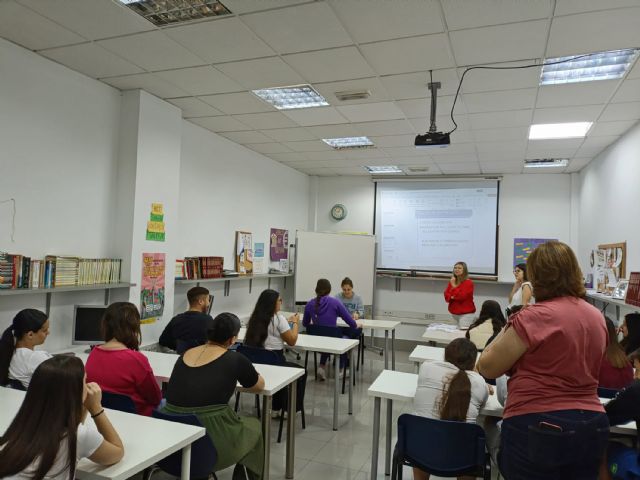 Los alumnos del FP La Salceda aprenden a afrontar una entrevista de trabajo - 2, Foto 2