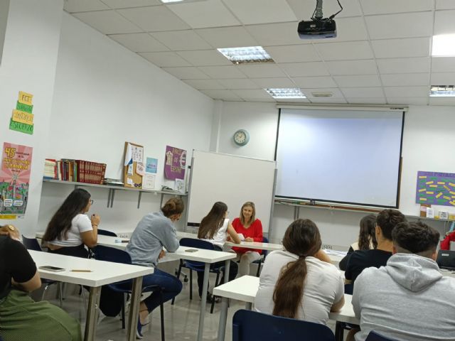 Los alumnos del FP La Salceda aprenden a afrontar una entrevista de trabajo - 3, Foto 3