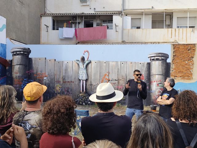 Un mural dinámico de esperanza, resiliencia y amor une Palestina y Los Alcázares gracias al artista Taqi Spateen - 2, Foto 2