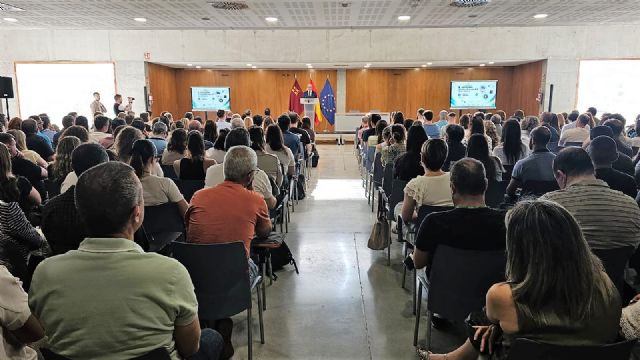 Medio millar de docentes y alumnos se reúnen hoy en torno a la robótica educativa en las II Jornadas Código Escuela 4.0 - 2, Foto 2