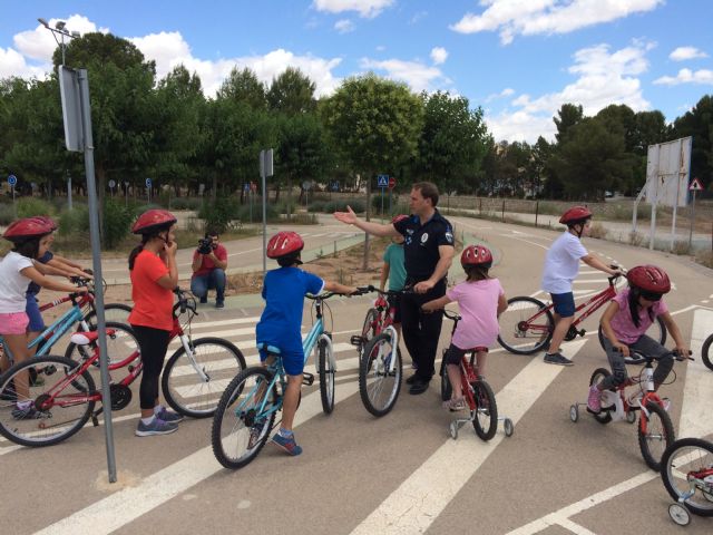 La alcaldesa clausura los cursos de Seguridad Vial impartidos a los alumnos de Primaria - 1, Foto 1