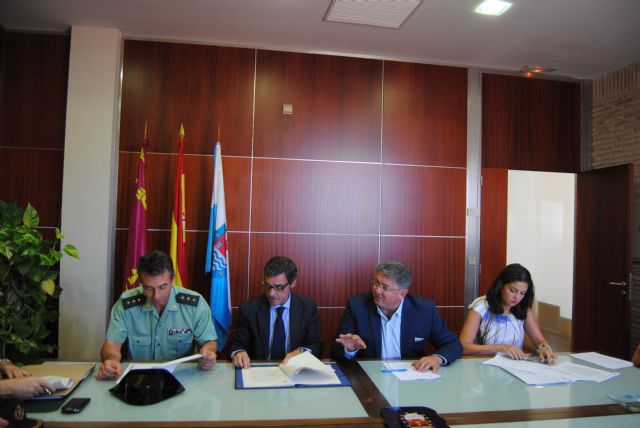 El delegado del Gobierno y el alcalde de Los Alcázares coordinan el dispositivo de seguridad de cara al verano - 1, Foto 1