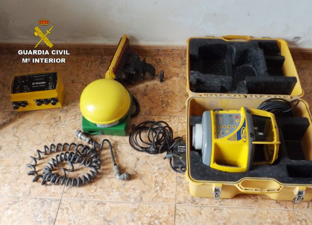 La Guardia Civil esclarece el robo de un sofisticado sistema de medición y nivelación de terrenos - 1, Foto 1