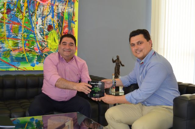 El alcalde recibió a los responsables del Grupo Caliche premiado como Mejor Transportista europeo del Año - 1, Foto 1
