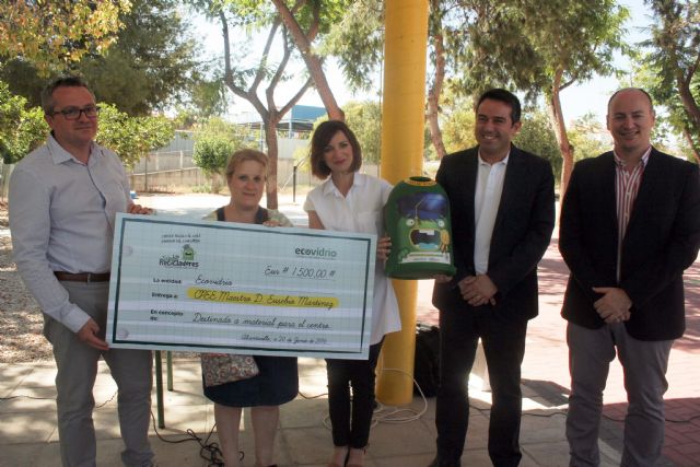 Ecovidrio hace entrega al Colegio de Educación Especial Eusebio Martínez, el premio como ganadores del concurso Aprende a reciclar vidrio en tu cole - 1, Foto 1