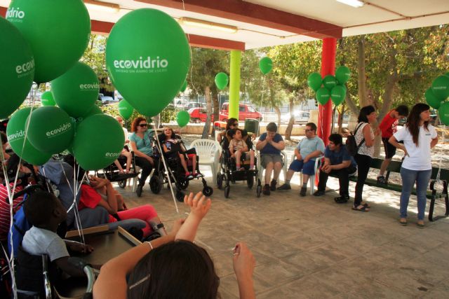 Ecovidrio hace entrega al Colegio de Educación Especial Eusebio Martínez, el premio como ganadores del concurso Aprende a reciclar vidrio en tu cole - 4, Foto 4