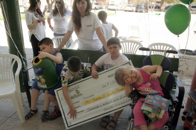 Ecovidrio hace entrega al Colegio de Educación Especial Eusebio Martínez, el premio como ganadores del concurso Aprende a reciclar vidrio en tu cole - 5, Foto 5