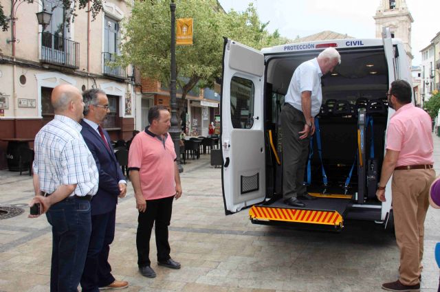 El Ayuntamiento adquiere un vehículo para el transporte público de personas con movilidad reducida - 2, Foto 2