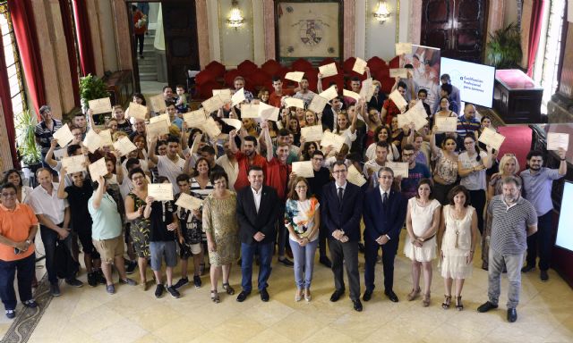 Hacia el primer puesto de trabajo con formación y un título bajo el brazo - 1, Foto 1