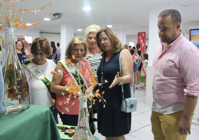 La Asociación de Amas de Casa expone las manualidades realizadas durante el curso 2018 - 2, Foto 2