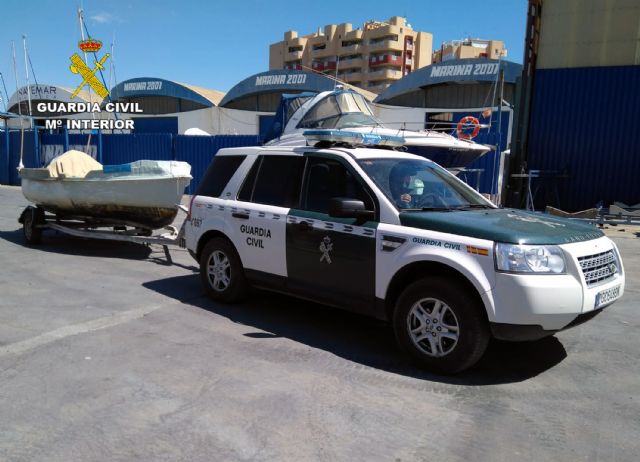 La Guardia Civil decomisa dos embarcaciones de pesca y sus artes utilizadas para pescar ilícitamente en el Mar Menor - 5, Foto 5