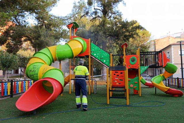 El Ayuntamiento desinfecta 24 zonas de juegos infantiles que se podrán utilizar a partir del lunes - 1, Foto 1