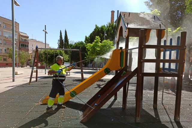 El Ayuntamiento desinfecta 24 zonas de juegos infantiles que se podrán utilizar a partir del lunes - 2, Foto 2