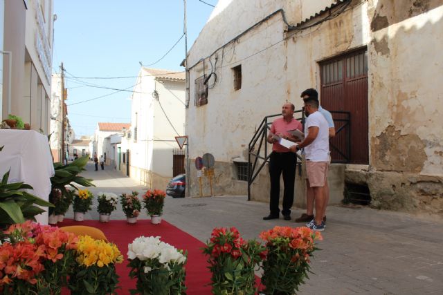 Teresa Carrasco, la Cofradía Virgen de los Dolores y el Grupo Coros y Danzas 'Virgen del Rosario' ganan el V concurso de Altares y Balcones celebrado en Puerto Lumbreras con motivo del Corpus Christi - 3, Foto 3