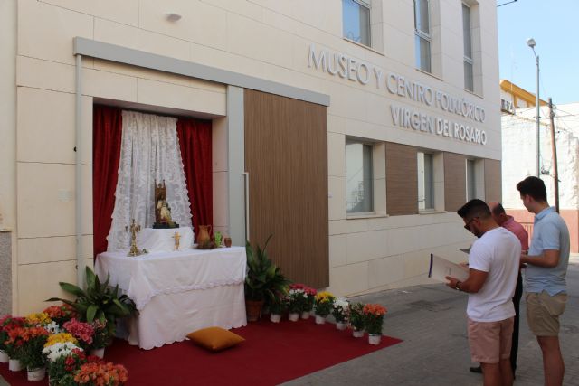 Teresa Carrasco, la Cofradía Virgen de los Dolores y el Grupo Coros y Danzas 'Virgen del Rosario' ganan el V concurso de Altares y Balcones celebrado en Puerto Lumbreras con motivo del Corpus Christi - 4, Foto 4