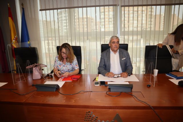 El grupo parlamentario liberal impulsa la utilización del Puerto de Cartagena como centro logístico por las empresas de la Región - 1, Foto 1