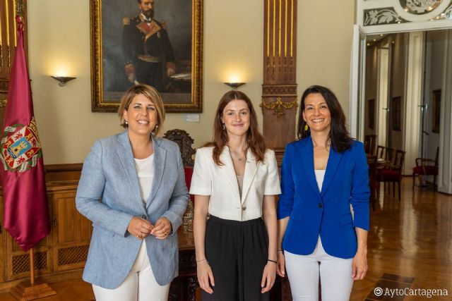 La alcaldesa recibe a Paula Piñero, estudiante cartagenera con mayor puntuación de la EBAU en la Región de Murcia - 1, Foto 1