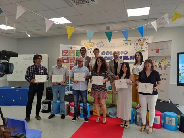 La Comunidad entrega los Premios de participación ciudadana, transparencia y buen gobierno a seis centros educativos de la Región - 1, Foto 1