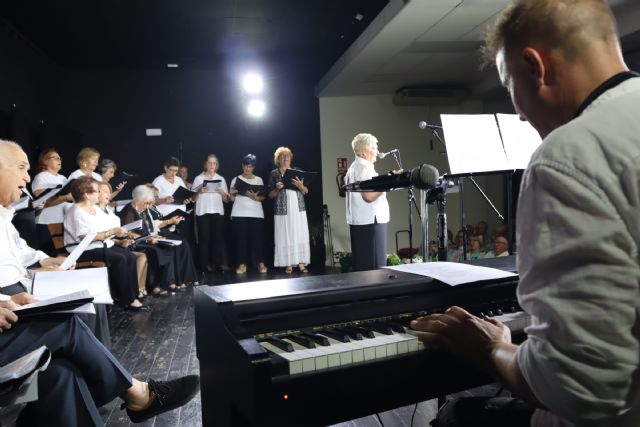 “Voces Doradas” nos llevó en un viaje musical a través de los clásicos del bolero - 3, Foto 3