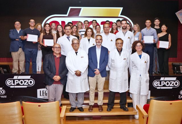 Grupo Fuertes y la UMU entregan los diplomas a los alumnos de la sptima promocin del programa UMU Business Talent 2025, Foto 1
