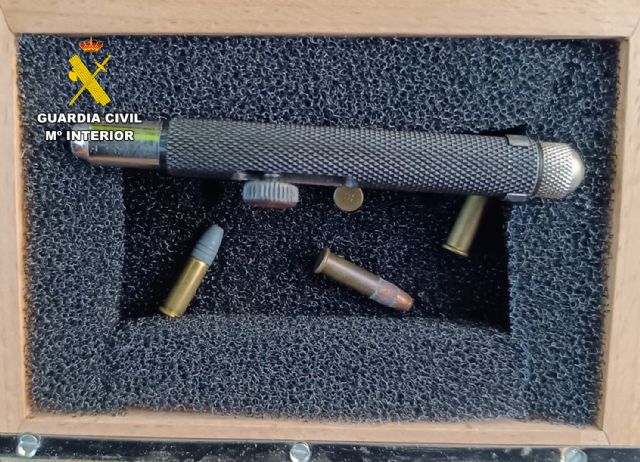 La Guardia Civil interviene dos pistolas y marihuana en un control de velocidad - 1, Foto 1