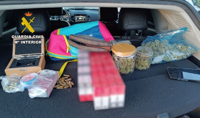 La Guardia Civil interviene dos pistolas y marihuana en un control de velocidad - 3, Foto 3