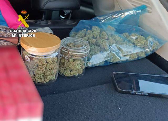 La Guardia Civil interviene dos pistolas y marihuana en un control de velocidad - 4, Foto 4