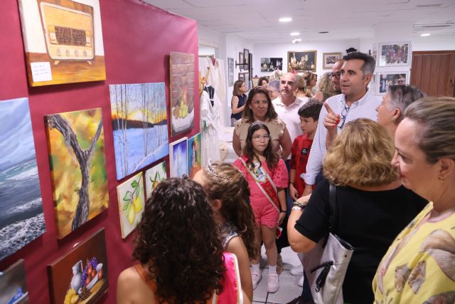Las Amas de Casa muestran los trabajos del curso en su exposición de manualidades - 1, Foto 1